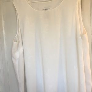 22W white shell.  Flowers can be seen in light.